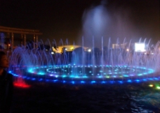 深圳龙岗龙城广场圆盘音乐喷水池超级漂亮图片