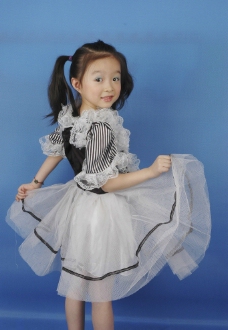 天真儿童最美丽天真的小姑娘漂亮儿童小孩最美丽的小姑娘摄影300DPIJPG图片