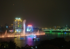 上江柳州夜景之江上喷泉图片