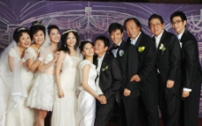 中国情结生活中的演戏中的情侣韩国伉俪婚纱结婚结婚照伴娘伴郎开心合影图片